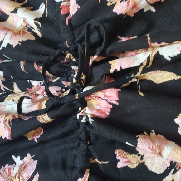 🆕️ CUTE BLACK FLOWER DESIGN DRESS 🖤💕 - Picture 5 of 11